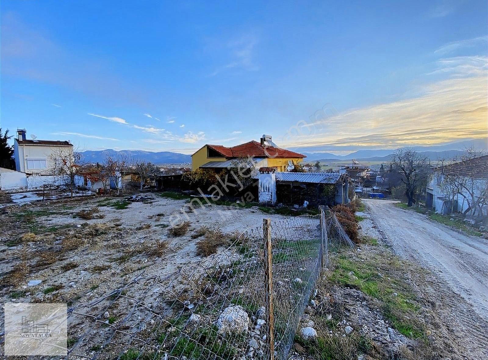 Döşemealtı Bademağacı Satılık Villa İmarlı BADEMAĞACINDA MANZARALI İMARLI ORMANA KOMŞU ARSA