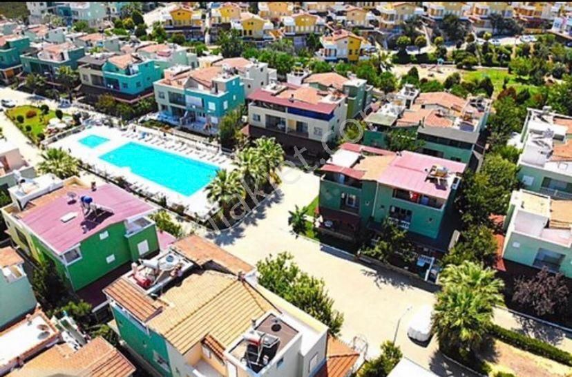 Aydın Kuşadası Deniz Manzaralı Satılık Villa KUŞADASI SOĞUCAK DA, ORTAK HAVUZLU SİTEDE KÖŞE BAŞI KONUMD, 4+1, 218MT2 NET, TRİPLEKS, BAKIMLI VİLLA