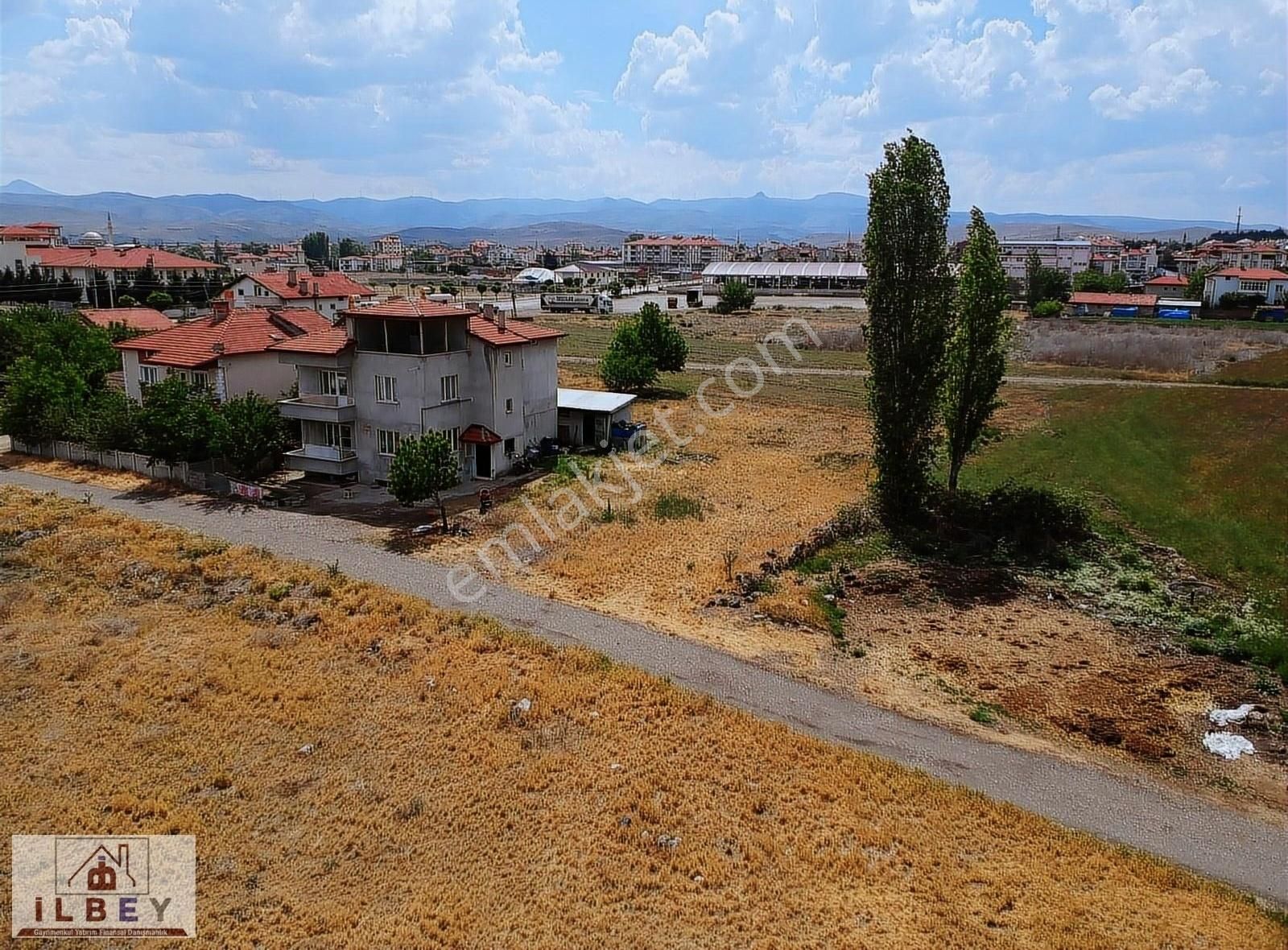 Şuhut Pazar Satılık Konut İmarlı İLBEY // Şuhut-Pazar Mahallesinde 522 m² Köşe Arsa