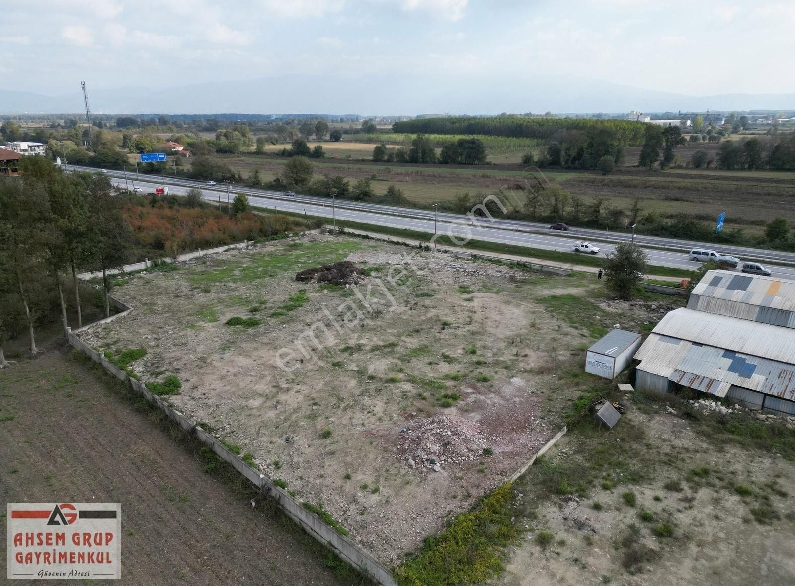 Sakarya Akyazı Satılık Ticari İmarlı E-5 E CEPHELİ 4.520 m2 TİCARİ İMARLI DEPO YA UYGUN SATILIK ARSA