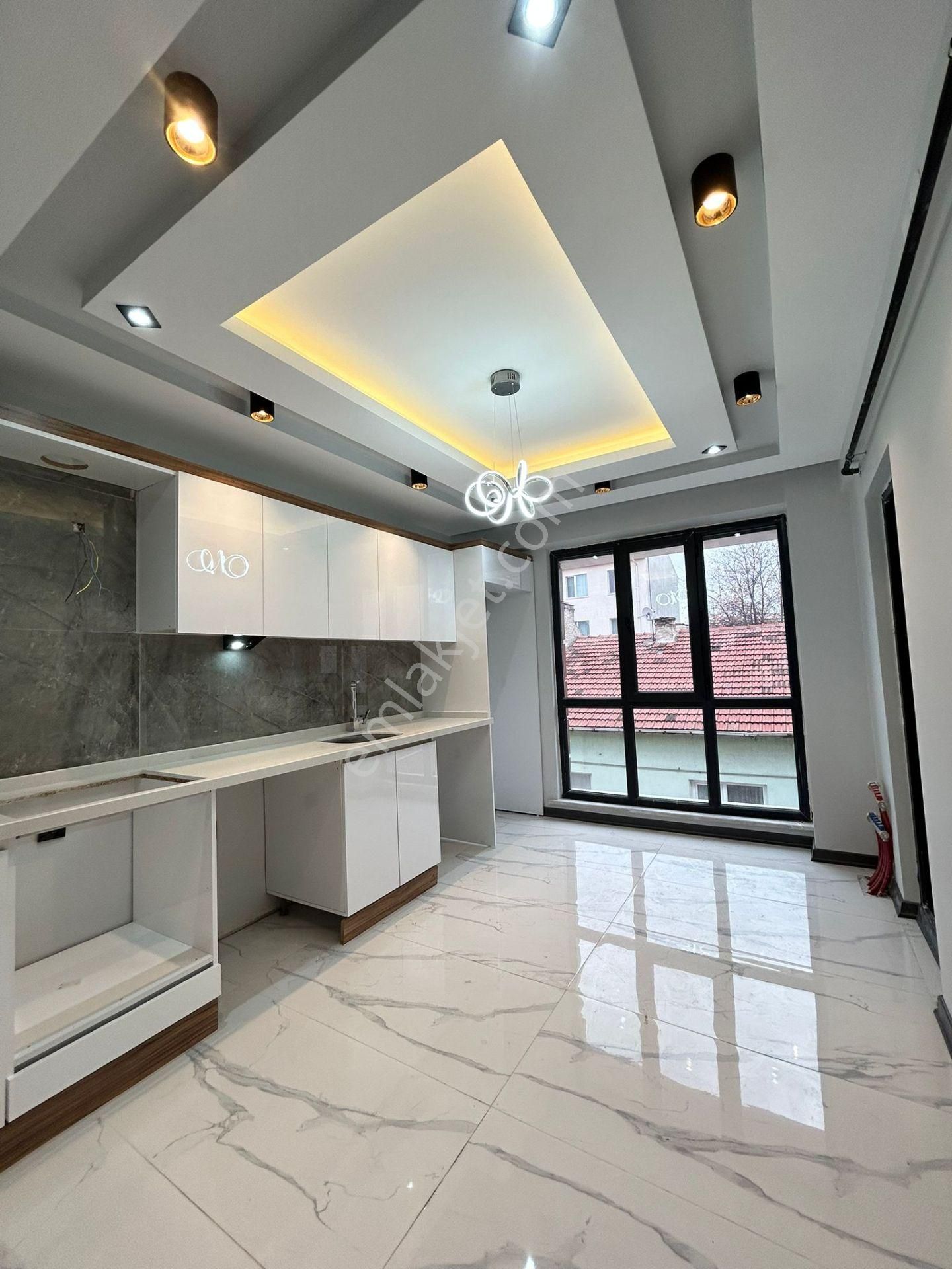 Tepebaşı Çamlıca Satılık Daire  EROGLU EMLKATAN CADDE ÜSTÜ 135 M2 3+1 DAİRE 