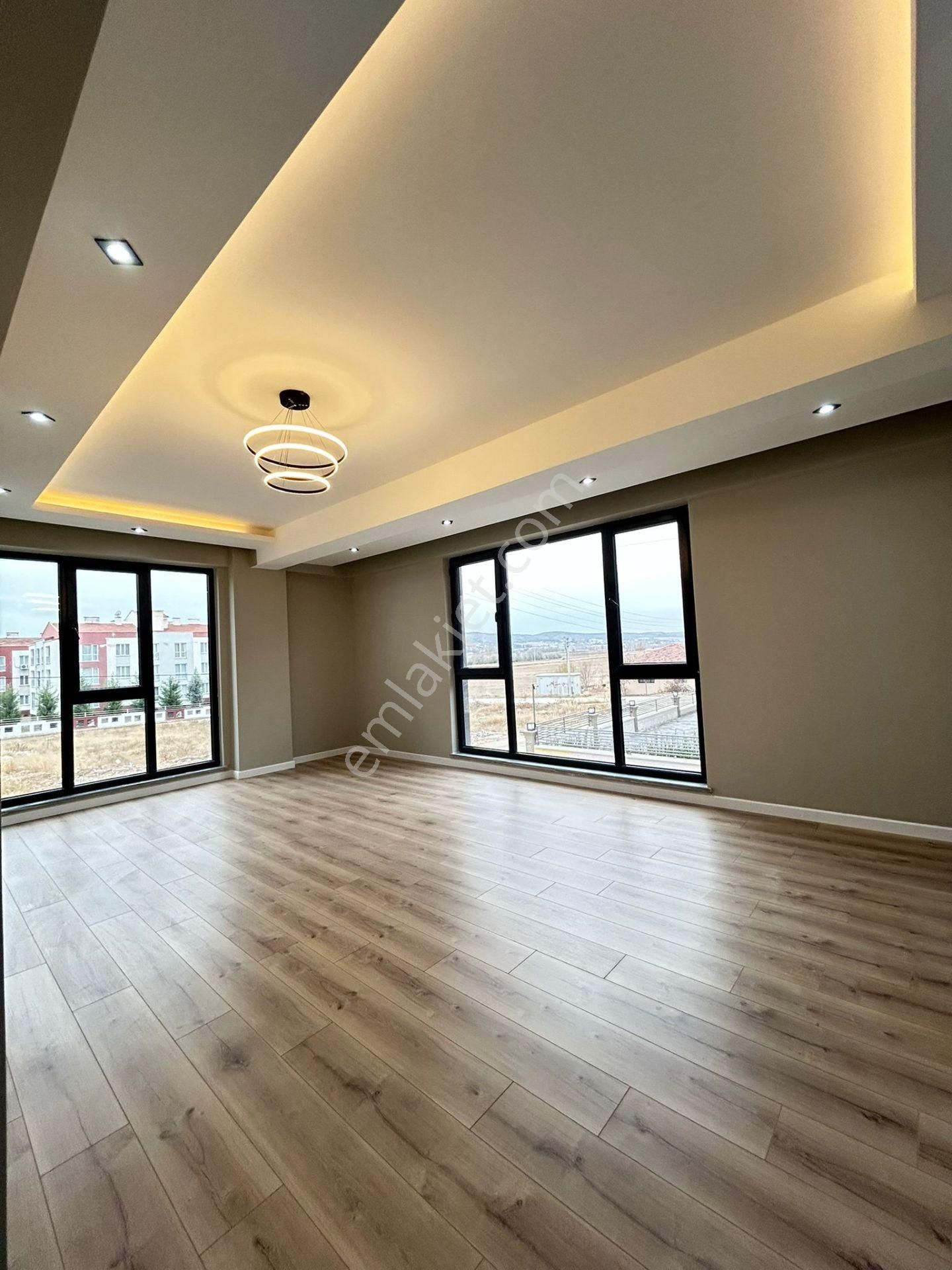 Tepebaşı Çamlıca Satılık Daire  EROGLU EMLAK 160 M2 MANZARALI/ ÖZEL GARAJLI/GENİŞ CAM BALKON 3+1 DAİRE 