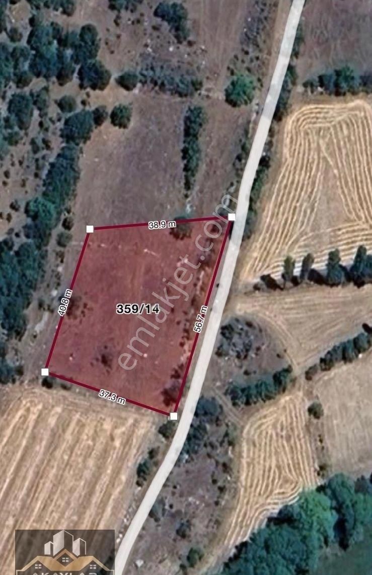 Burdur Merkez Kayaaltı Köyü (Mezarlık) Satılık Tarla ŞEHIR MERKEZINE 5 DAKIKA , 1.800 METRE² ARSA