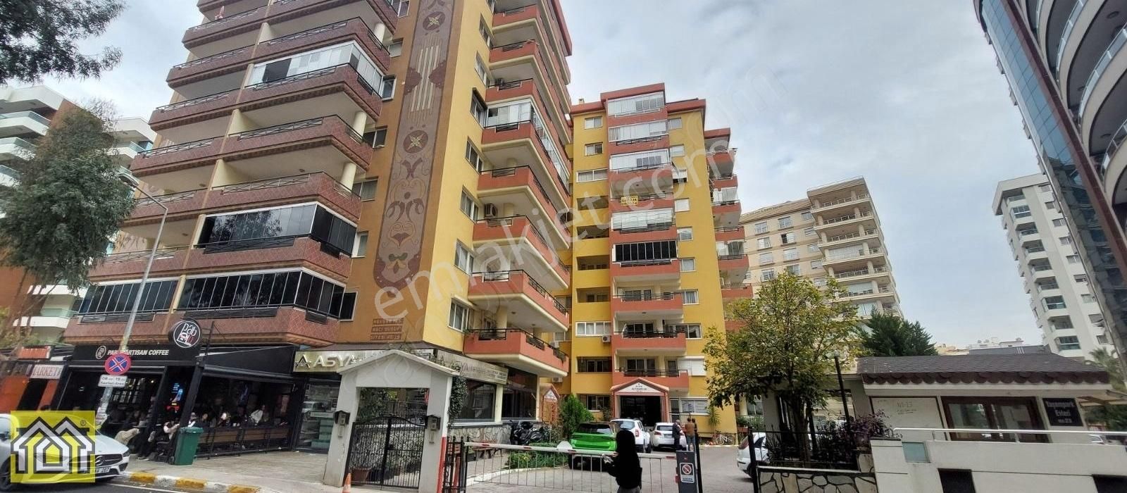 Balçova Korutürk Satılık Daire FIRSAT DAİRE Ekonomi Üni. karşısı otoparklı,güvenlikli sitede2+1