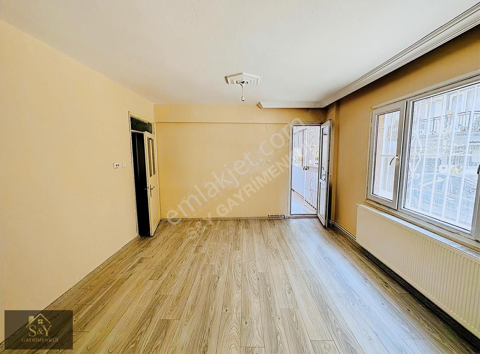 Menemen İsmet İnönü Kiralık Daire Menemen İsmet İnönü'De Kiralık 3+1 Doğalgazlı Daire