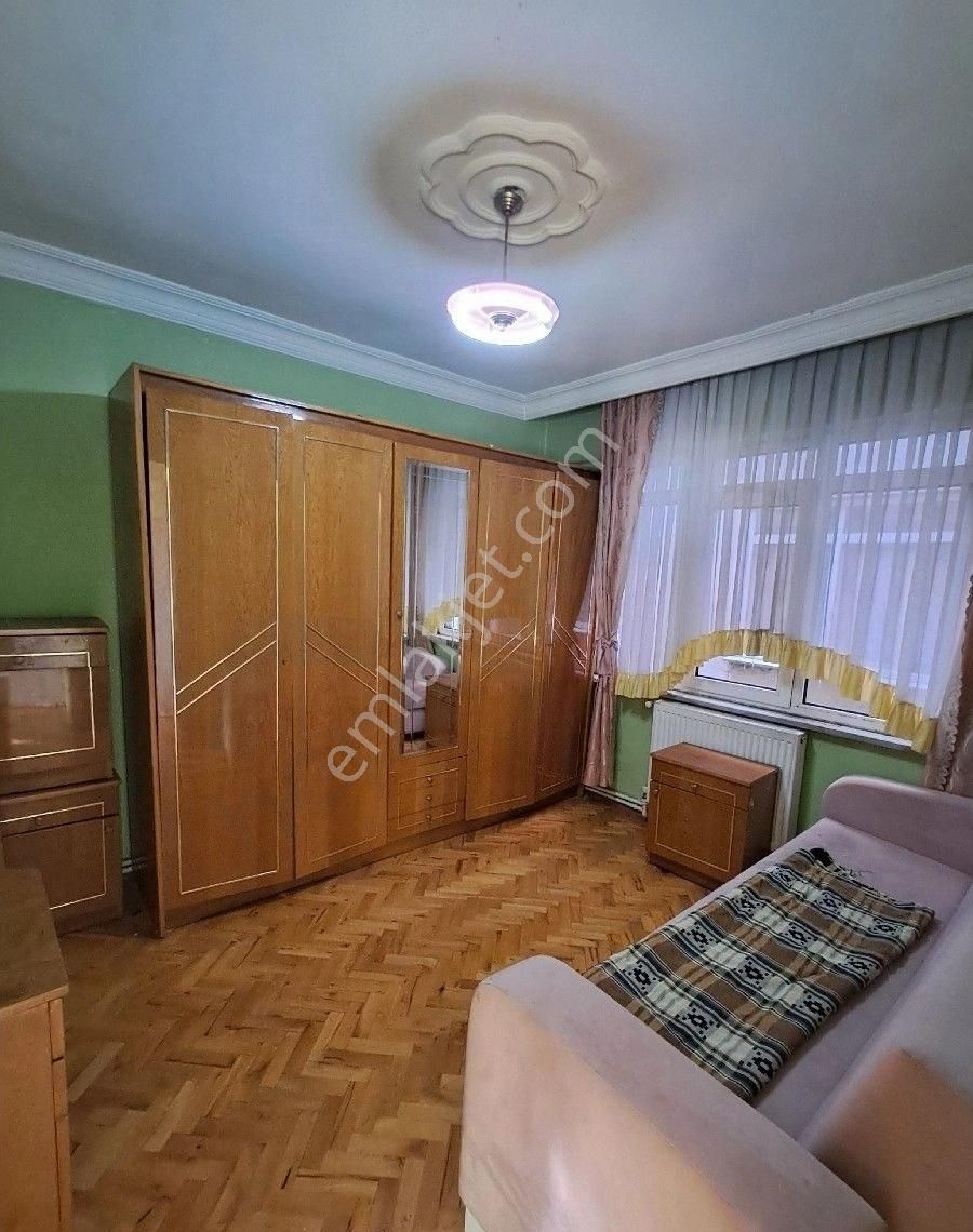 Avcılar Merkez Kiralık Daire Avcılar merkezde kısmen esyalı kiralık bekara Uygun daire