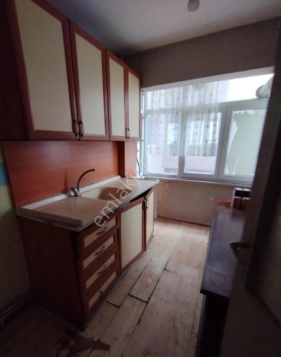 Avcılar Denizköşkler Kiralık Daire Avcılar denizköşlerde E5 yan yol üzeri daire