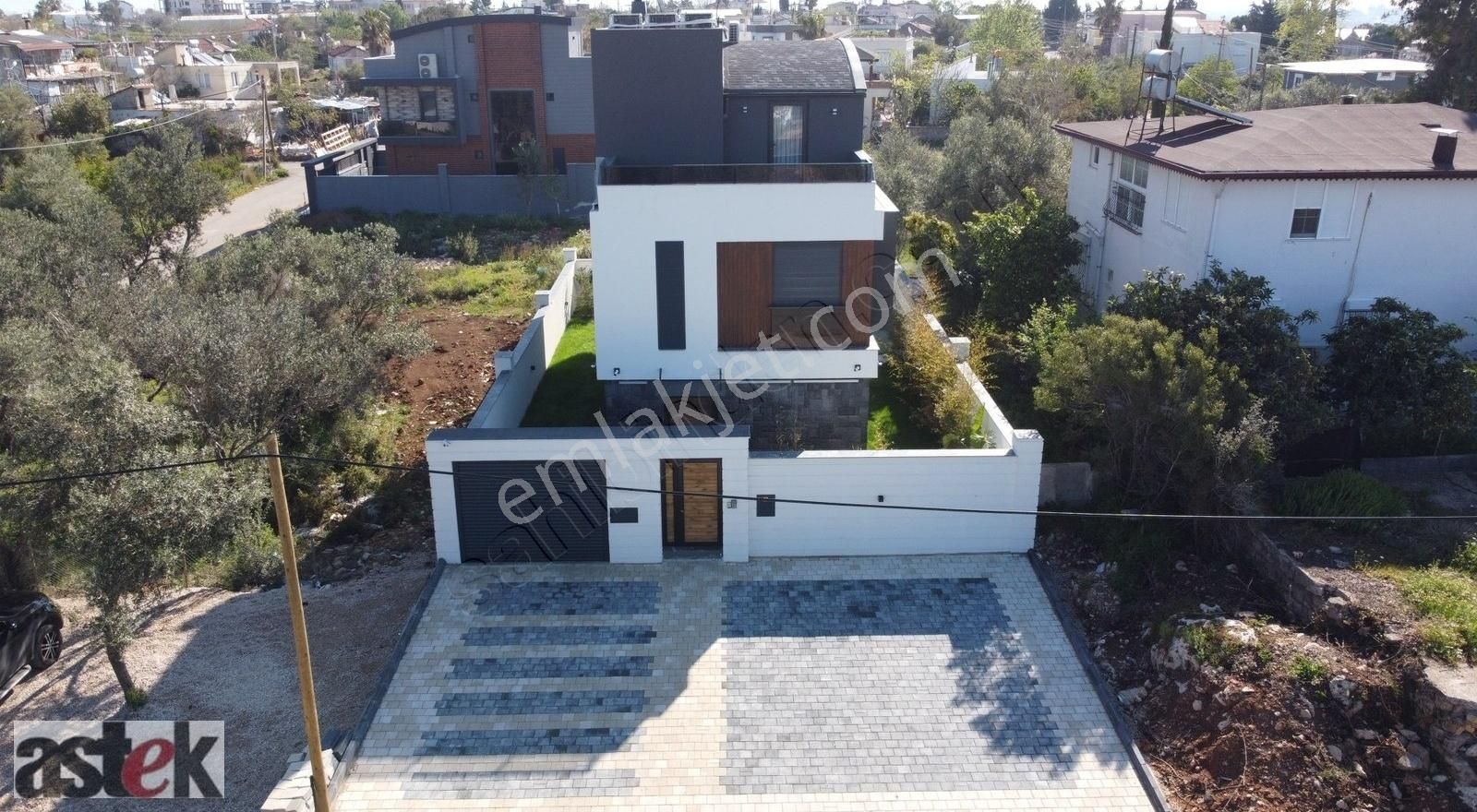 Muratpaşa Ermenek Satılık Villa Müstakil 4+1 Villa Havuzlu