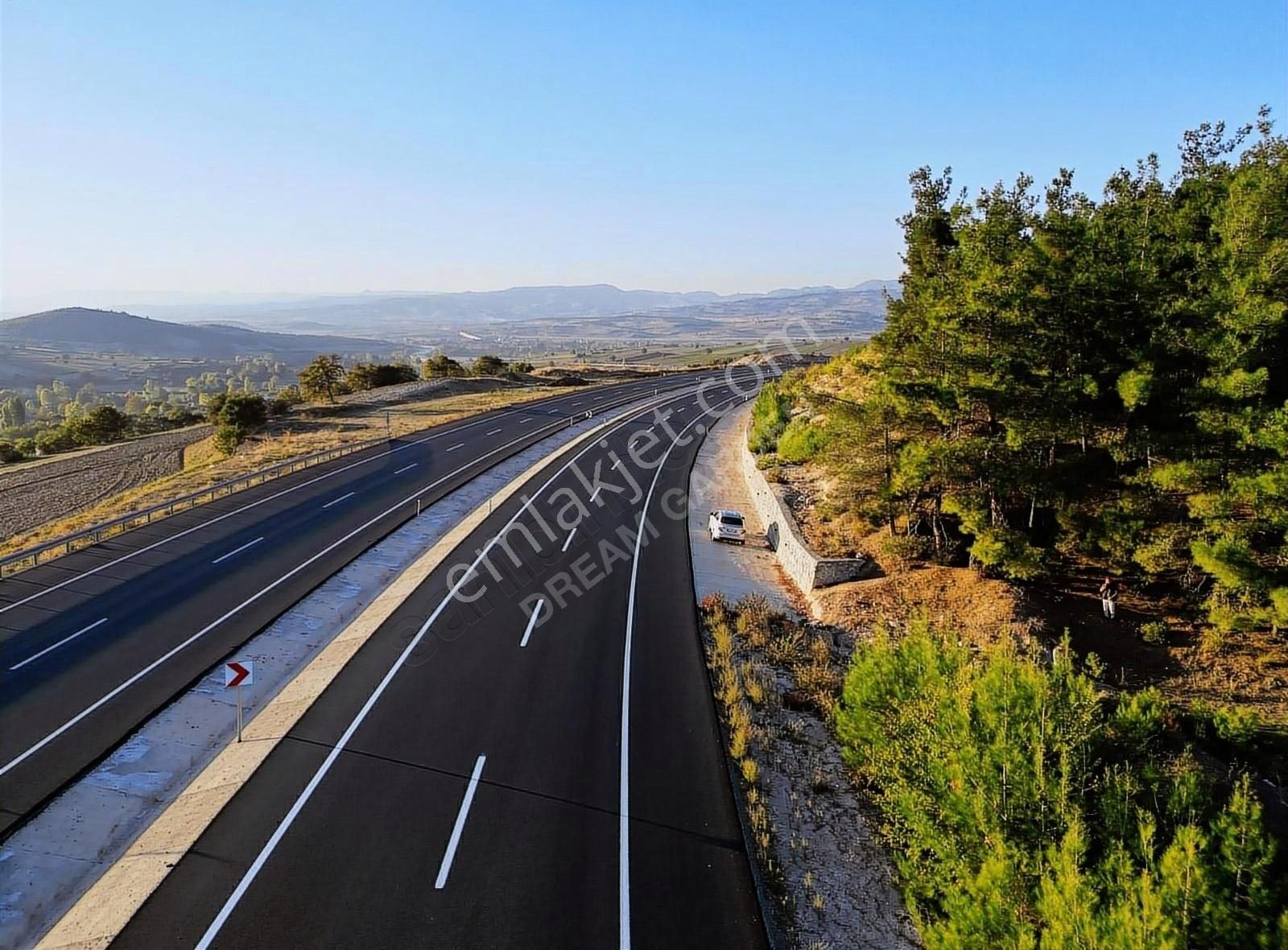 Yenişehir İncirli Satılık Tarla Yenişehir İncirli'de Bursa Bilecik Yolu Üstü Tek Tapu Yol Su Var