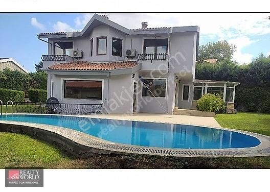 Sarıyer Zekeriyaköy Satılık Villa *REALTY WORLD* Zekeriyaköy Müstakil Havuzlu Villa