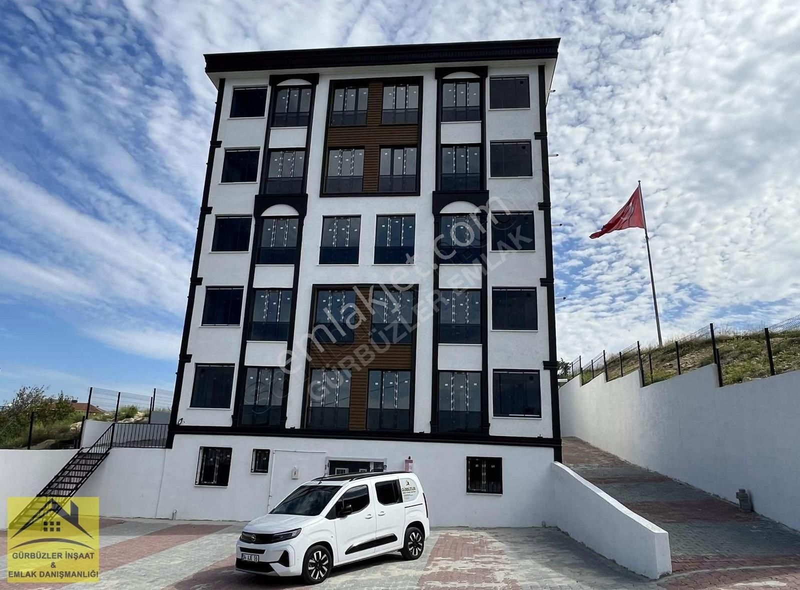 Küçükçekmece Yarımburgaz Satılık Daire YARIMBURGAZ'DA SATILIK 2+1 GÖL MANZARALI 90M² EBV.BANYOLU DAİRE