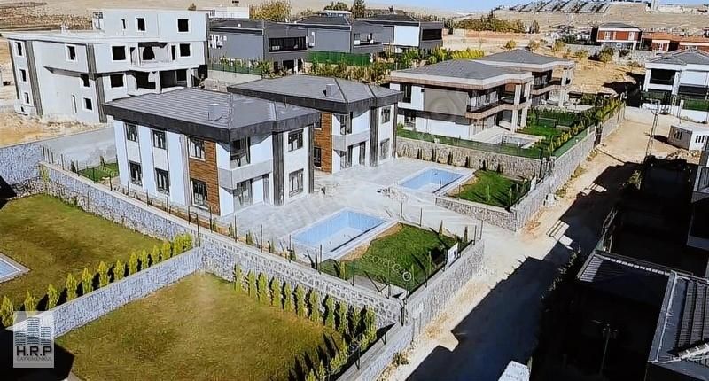 Oğuzeli Körkün Satılık Villa HARUN REŞİT POLAT'Tan Körkün'de 2 Adet 5+1 Villa