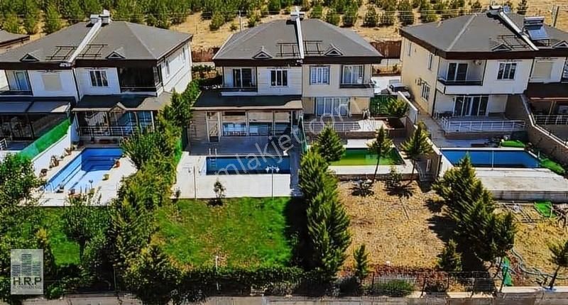 Oğuzeli Körkün Satılık Villa HARUN REŞİt POLAT'Tan Körkünün Zirvesinde Satılık 4+1 Villa