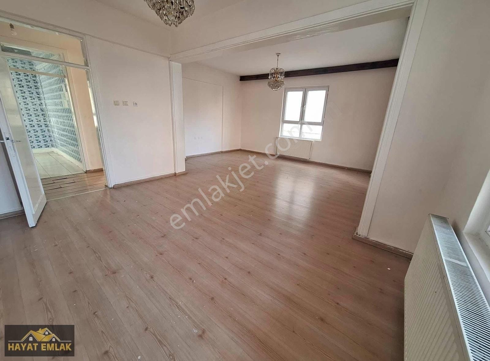 Haliliye Selahaddin Eyyübi Kiralık Daire Hayat Emlak'tan Kiralık Daire Doğalgazlı Temiz Bakımlı Ara Kat