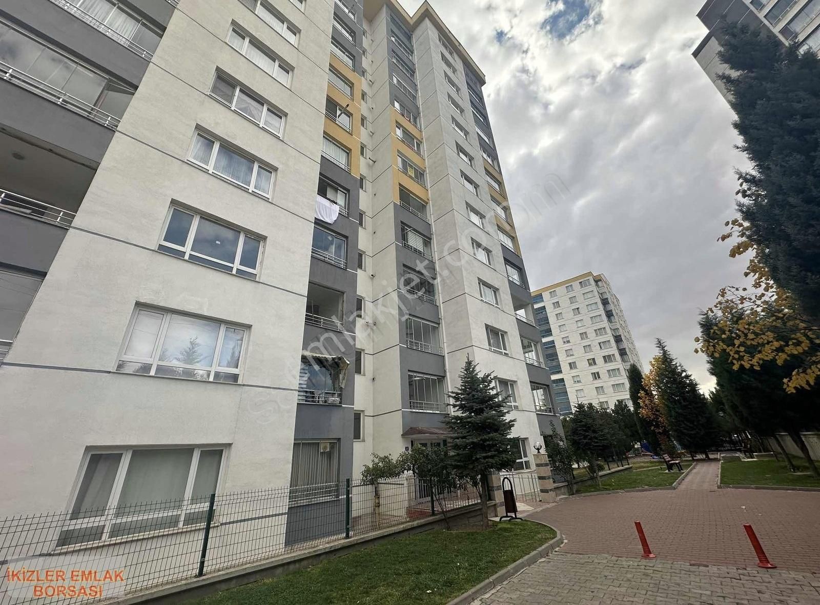 Yenimahalle Ata Satılık Daire ERYAMANDA İKİZLER EMLAKTAN OKUL AVM YAKINI 135 M2 3+1 ARAKAT