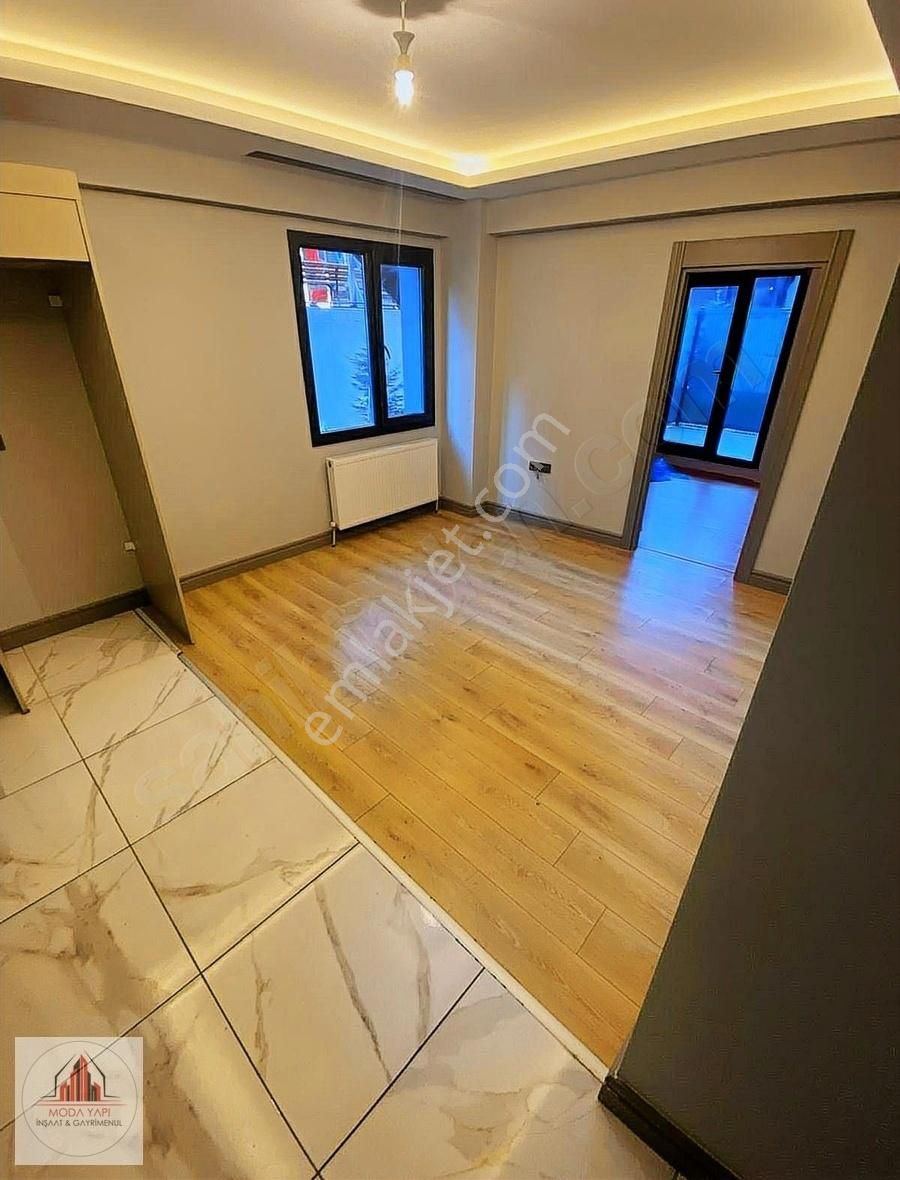 Eyüpsultan Akşemsettin Satılık Daire SİTE İÇİNDE METROYA 5 DK.1+1 GİRİŞ KAT 4 YAŞINDA SATILIK DAİRE..