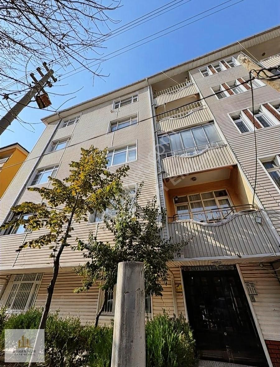 Selçuklu Bedir Satılık Daire HADİMİ CAD. CEPHE SATILIK ARAKAT DAİRE ÇOK GENİŞ (2+1)