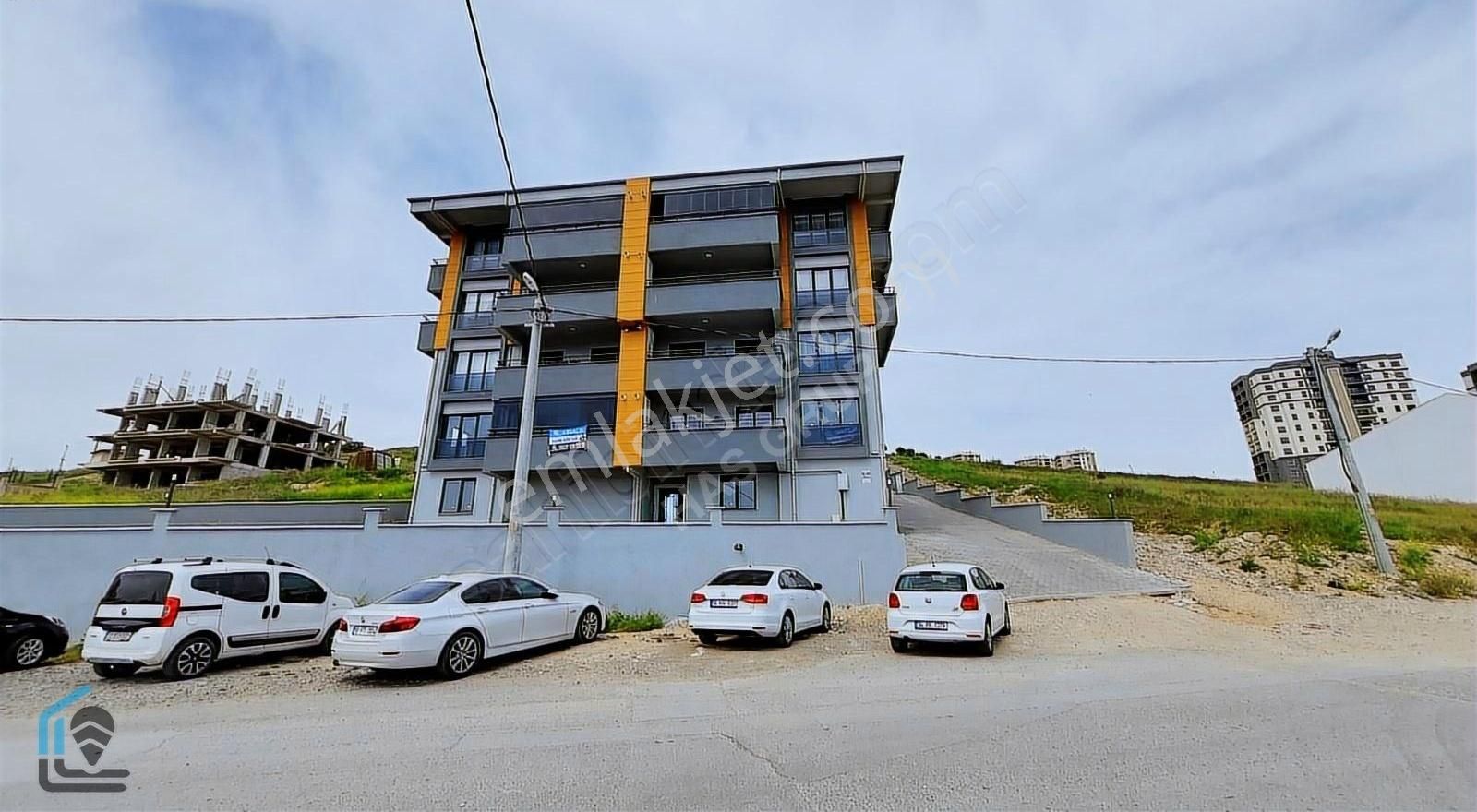 Karesi 2. Sakarya Kiralık Daire GRANDDORUK SİTESİNDE GENİŞ FERAH 3+1 KİRALIK DAİRE