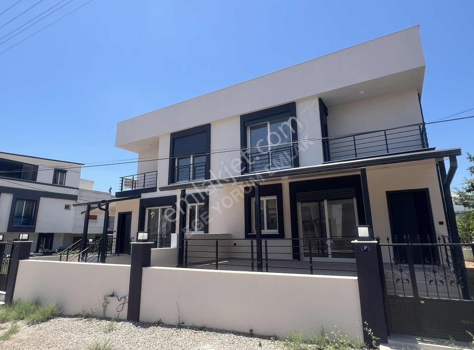 Seferihisar Cumhuriyet Satılık Villa İzmir Doğanbey'de 3+1 Villa