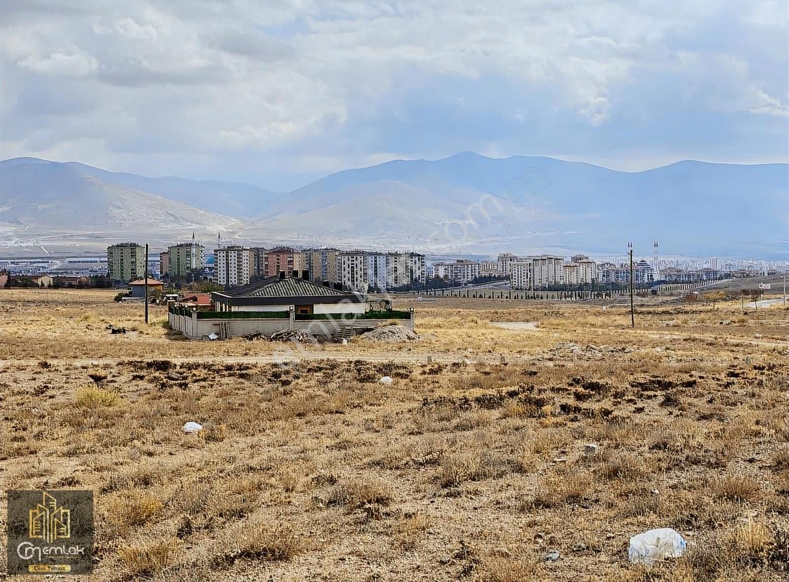 Niğde Merkez Efendibey Satılık Konut İmarlı CM EMLAK Efendibey SEVGİ EVLERİ Karşısı 441 m2 UYGUN FİYAT Arsa