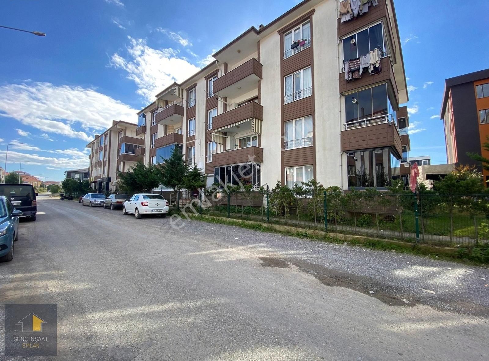 Karasu Yalı Satılık Daire KARASU'DA MERKEZİ KONUMDA 2+1 GENİŞ M² DAİRE