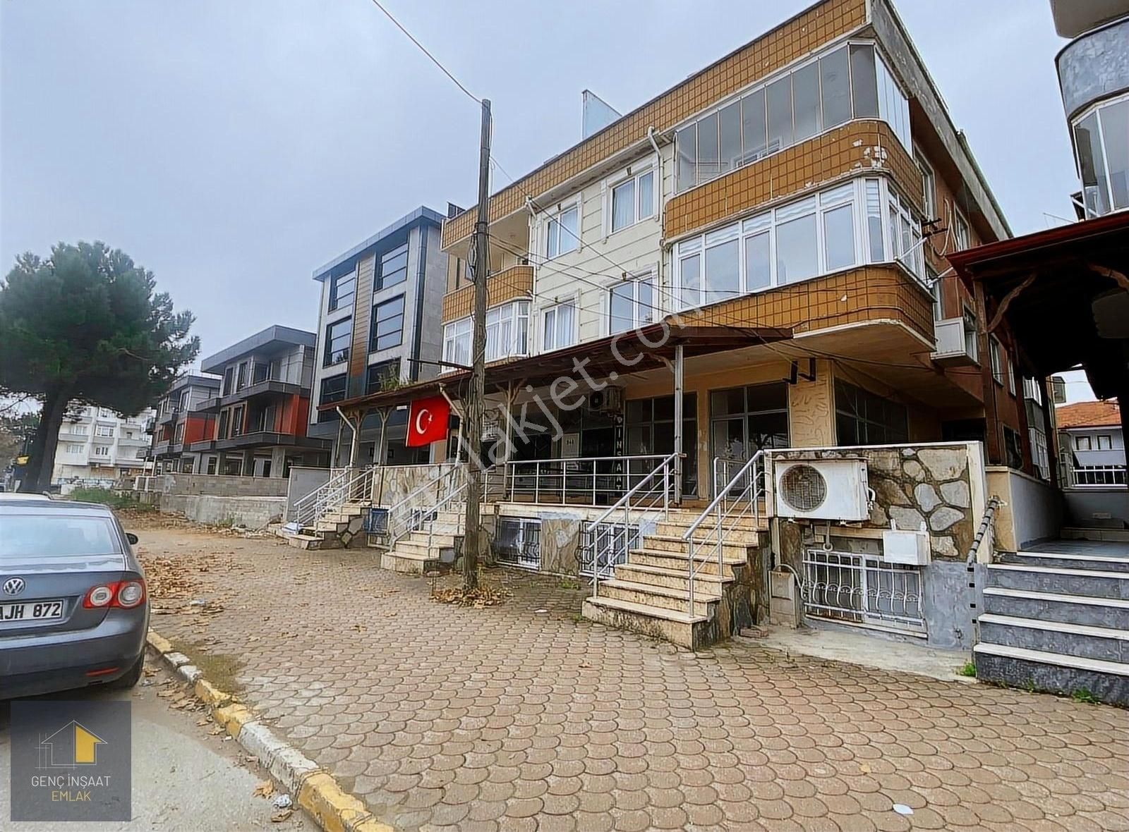 Karasu Yalı Satılık Daire KARASU'DA SAHİLİN MERKEZİNDE DENİZE SIFIR 2+1 MASRAFSIZ DAİRE