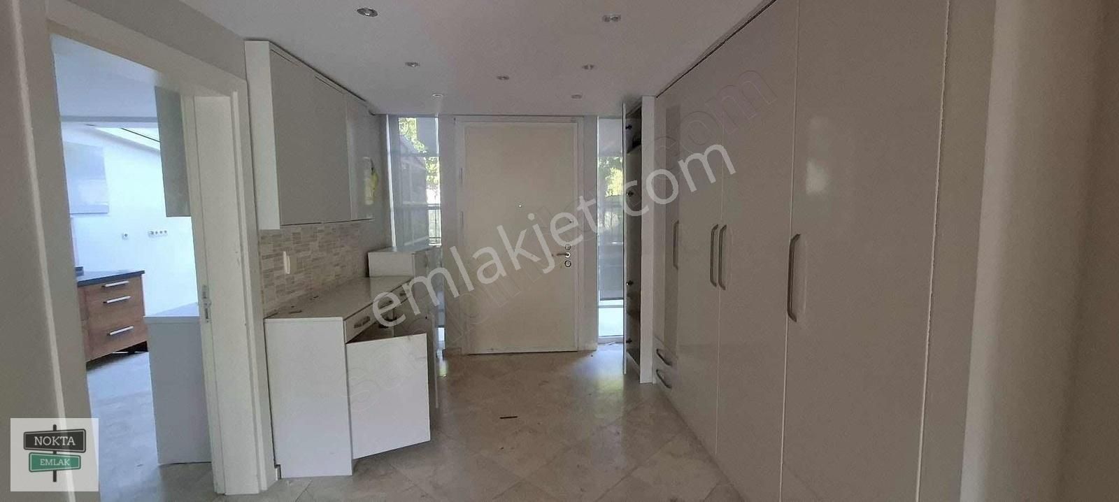 Sarıyer Kumköy Kiralık Villa Nokta'dan Elit Site Marenegro'da Gölete Cephe Tek Kiralık Villa