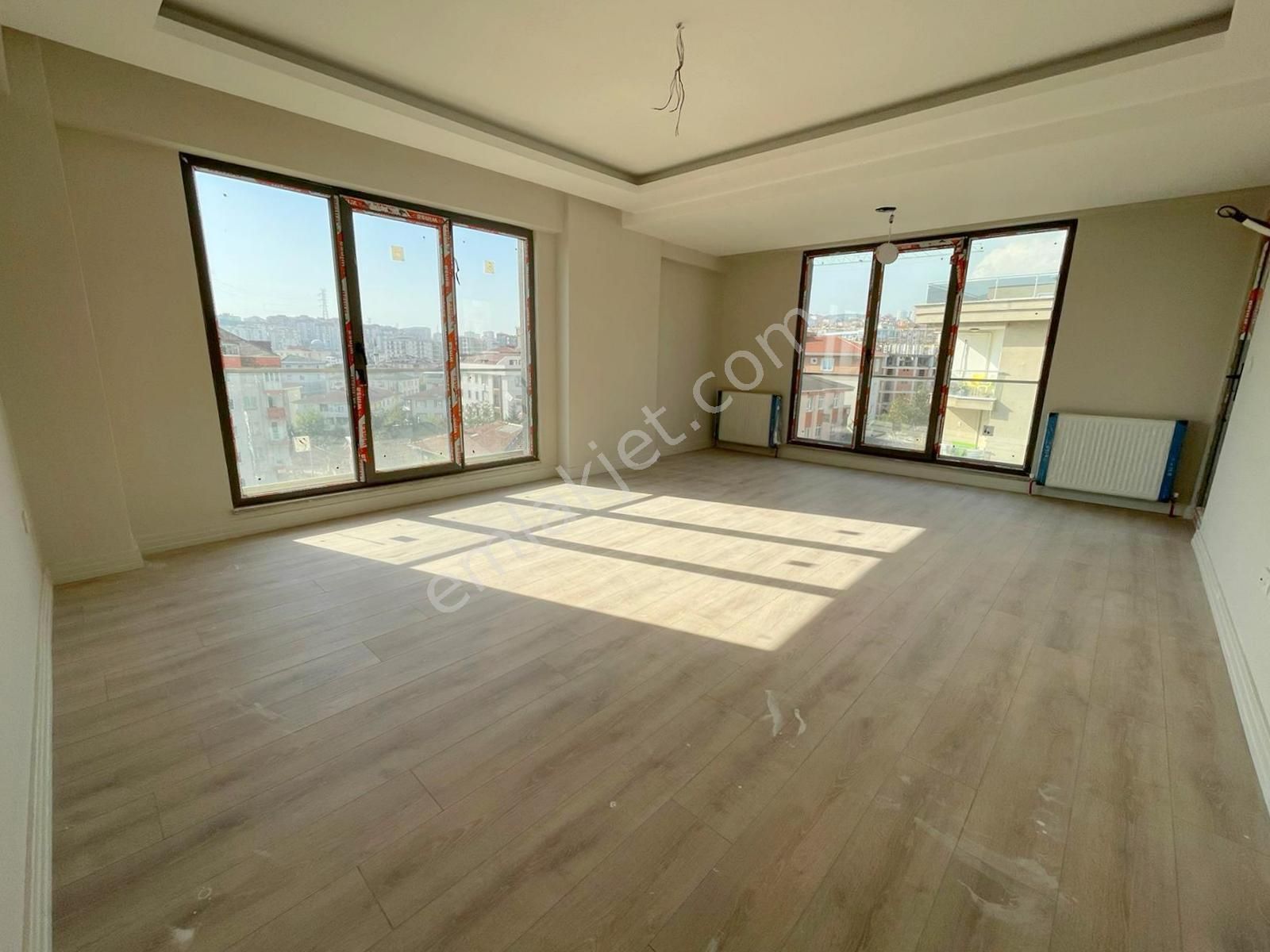 Pendik Kurtköy Satılık Daire  Mertcan'dan Kurtköy Mah. Selçuklu Cad.4dk Mesafeli 3+1 Balkonlu Daire