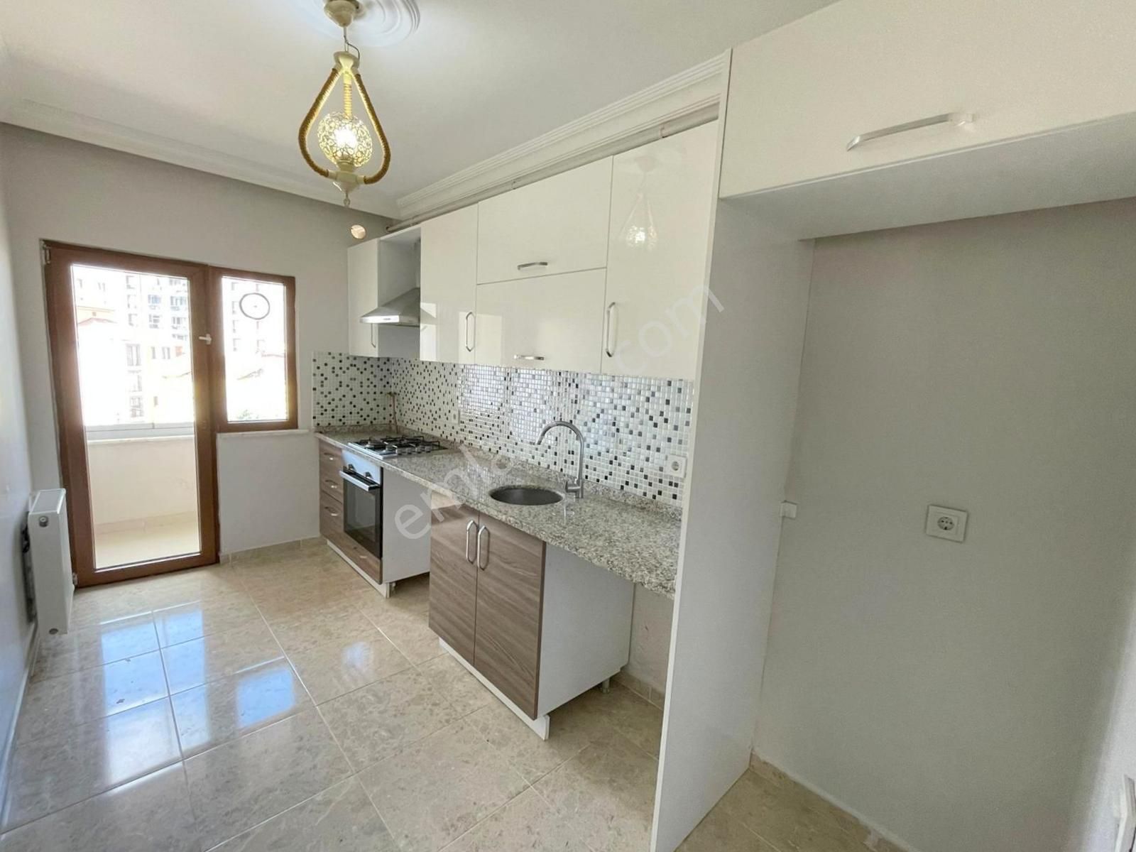 Pendik Şeyhli Kiralık Daire  MERTCAN'DAN GÜVENLİKLİ SİTEDE METROYA 9DK BALKONLU 2+1 DAİRE