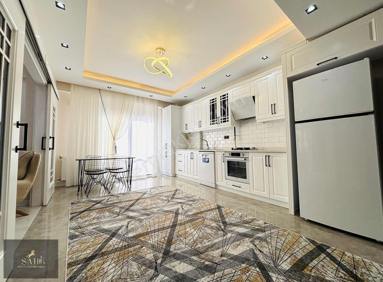 Şah Yapı'dan Havuzlu Lüks Eşyalı 2.5+1 Kiralık Daire