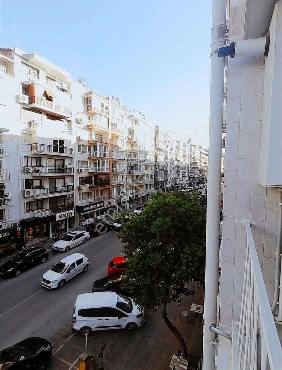 Konak Göztepe Metroya Yakın Kiralık Daire CASA GAYRİMENKUL MİTHATPAŞA KİRALIK YALI DAİRESİ