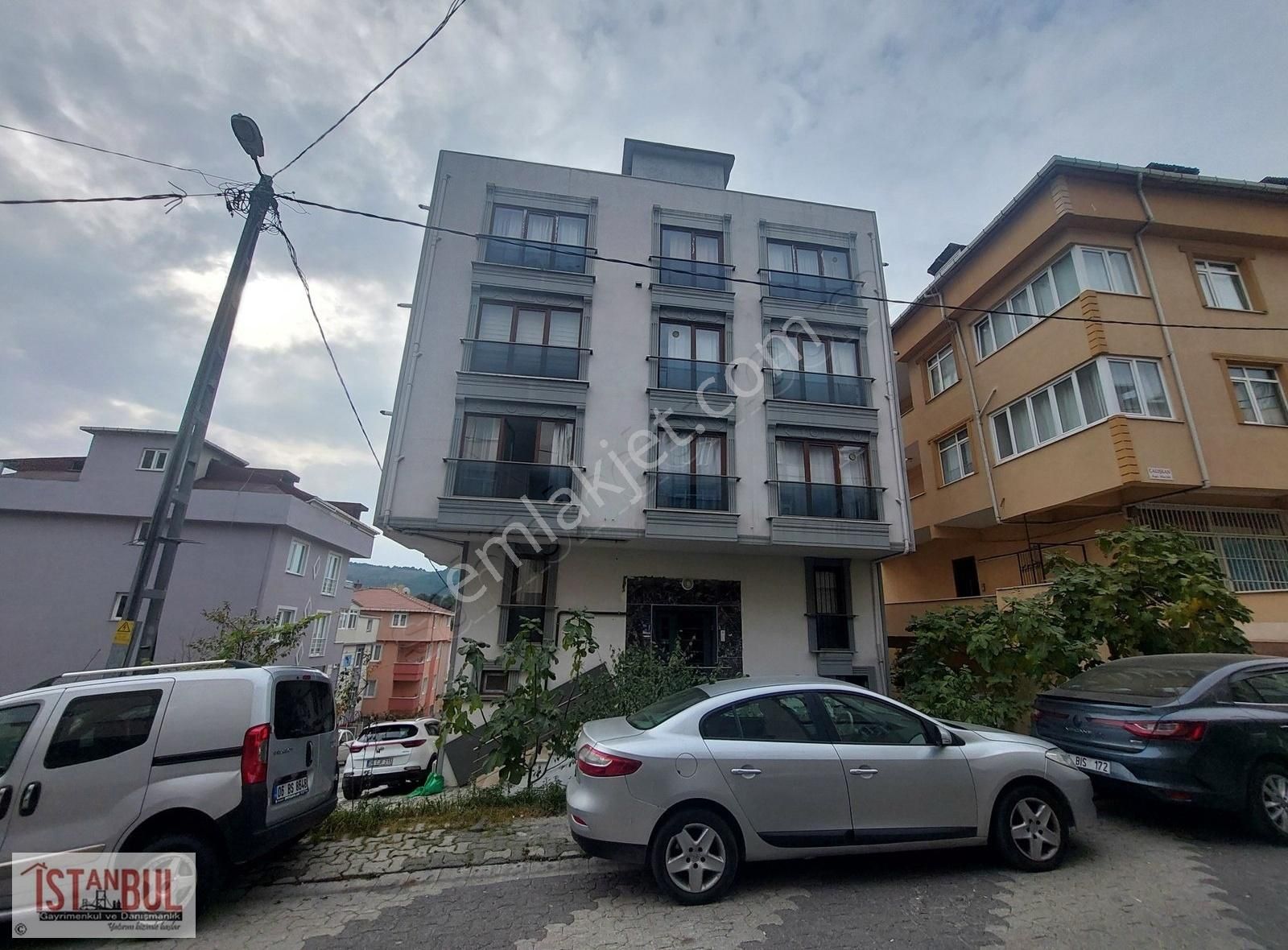 Ataşehir İnönü Satılık Daire YEDİTEPE'YE KOMŞU YENİ BİNA'DA ARA KAT 1+1 SATILIK KÖŞE DAİRE.