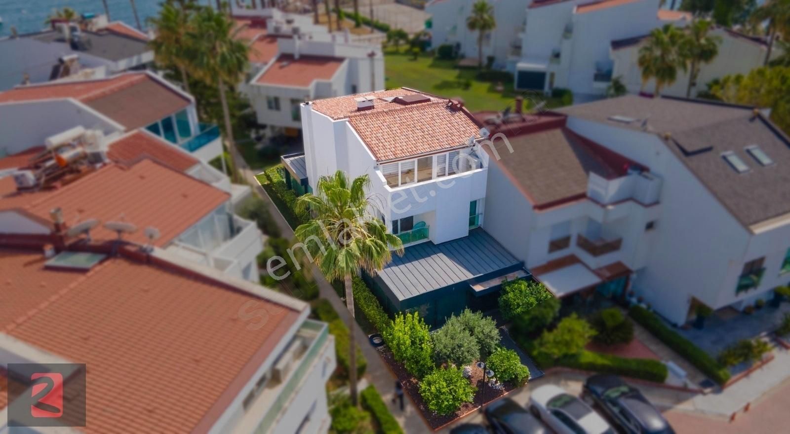 Muratpaşa Güzeloba Satılık Villa ANTALYA MARTILI SİTESİNDE EŞYALI SATILIK VİLLA