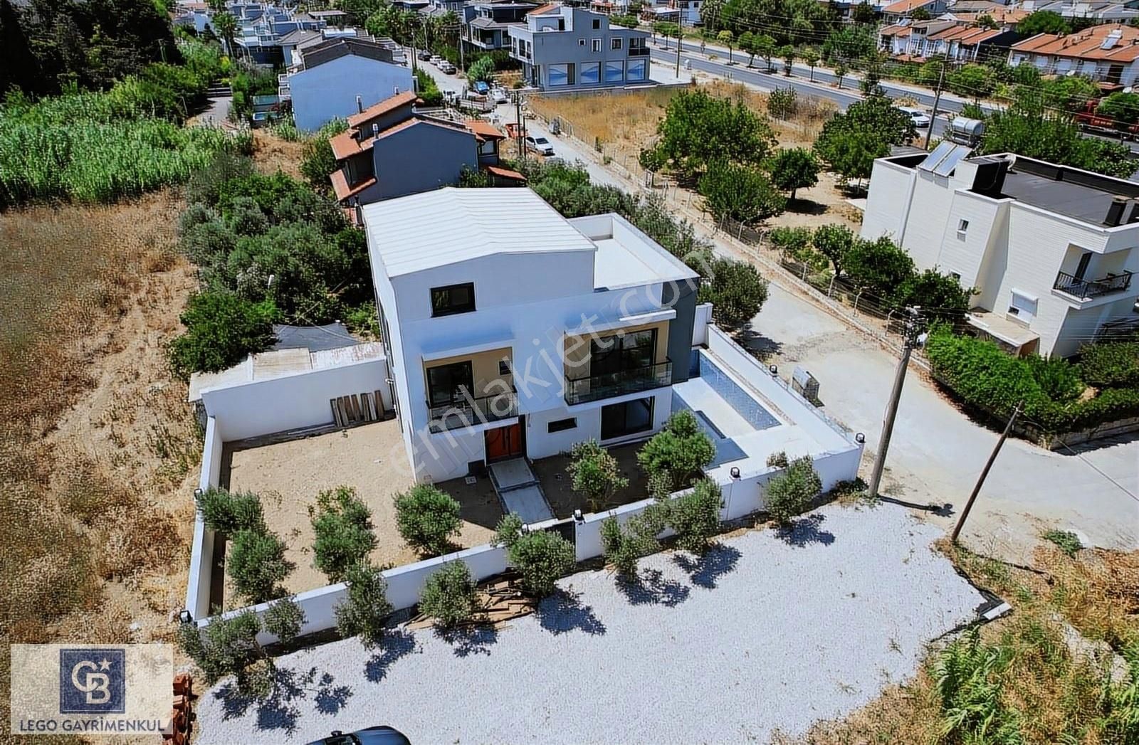 Urla Kalabak Satılık Villa URLA KALABAKTA DENİZ MANZARALI MÜSTAKİL 4+1 HAVUZLU VİLLA