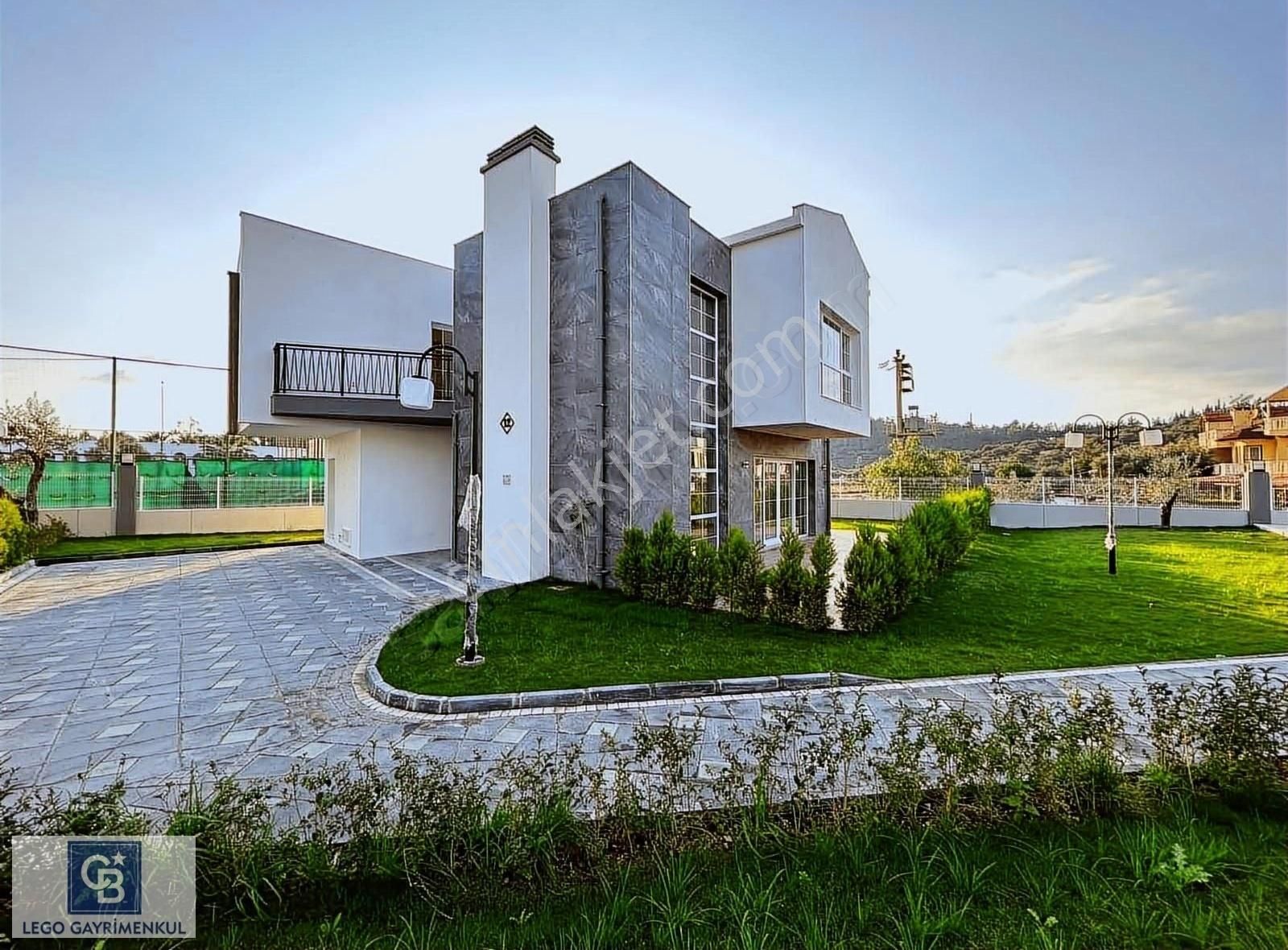 Kuşadası Bayraklıdede Satılık Villa KUŞADASI BAYRAKLIDEDE GÖL KENARI SATILIK 4+1 LÜKS VİLLA