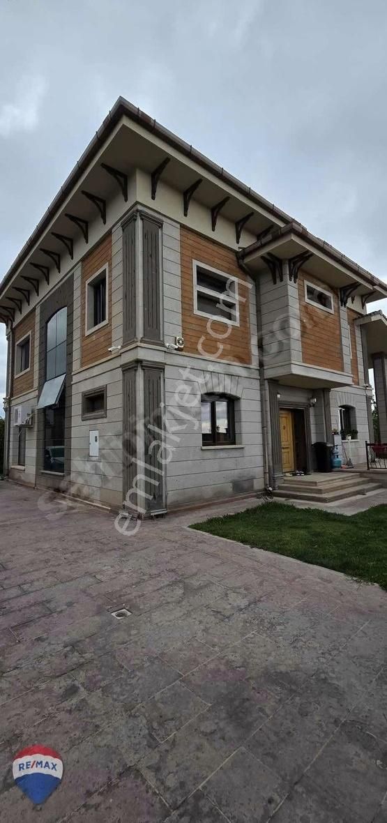 Melikgazi Erenköy Kiralık Villa Çay Bağları'nda Havuzlu İçi Full Yapılı Kiralık Villa