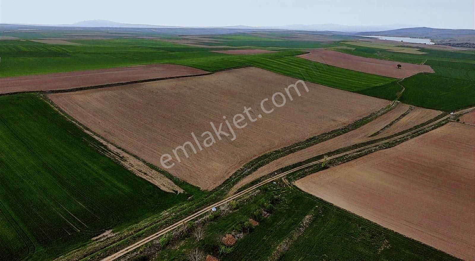 Kaman Bahçelievler Satılık Tarla YAŞAR EMLAK'TAN KAMAN MERKEZE 4 KM. UZAKLIKTA SATILIK TARLA