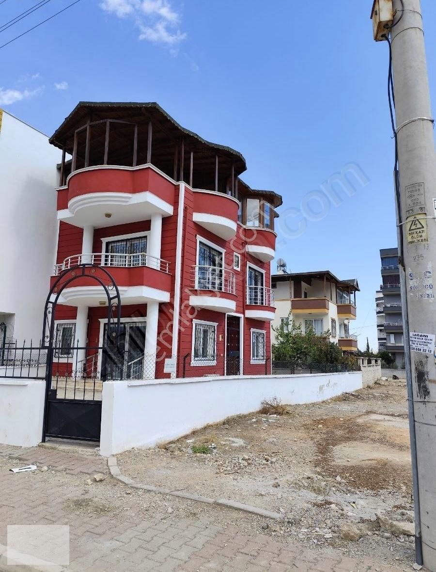 Toroslar Çağdaşkent Satılık Villa ÇAĞDAŞKENT'TE LÜKS TIRPLEKS VİLA SATLİK