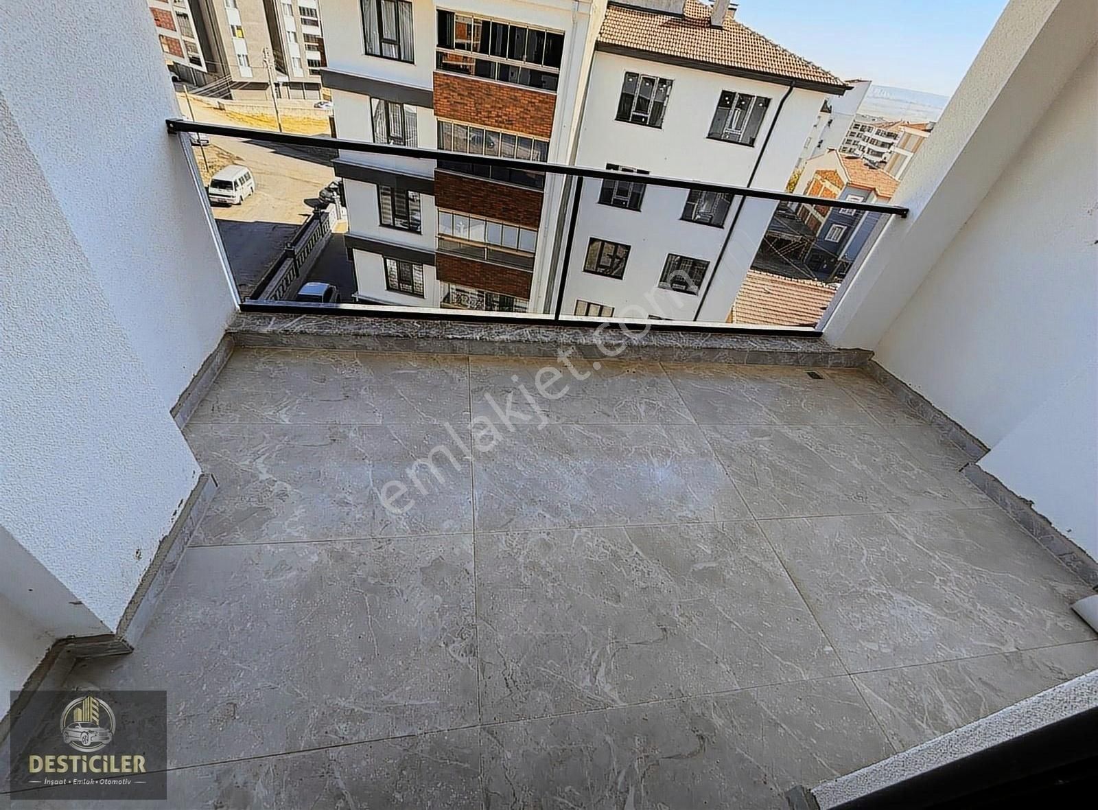 Odunpazarı Emek Satılık Daire Desticilerden Albayrak Bulvarı Yakını Özel Garajlı 3+1 160 M2