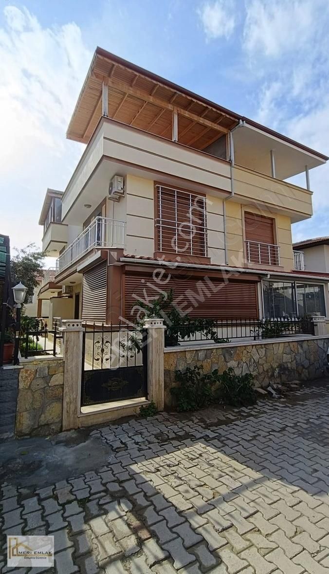 Menderes Çukuraltı Satılık Villa BÜYÜK AİLE VİLLASI 5+1