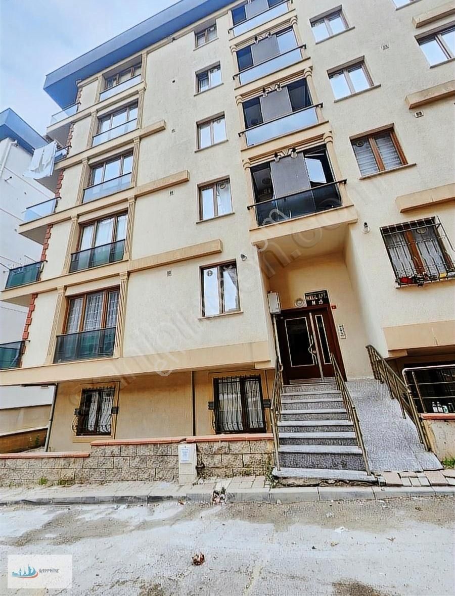 Çekmeköy Cumhuriyet Kiralık Daire MUHTEŞEM GENİŞLİKTE ALATURKA WC Lİ EBEVEYN BANYOLU