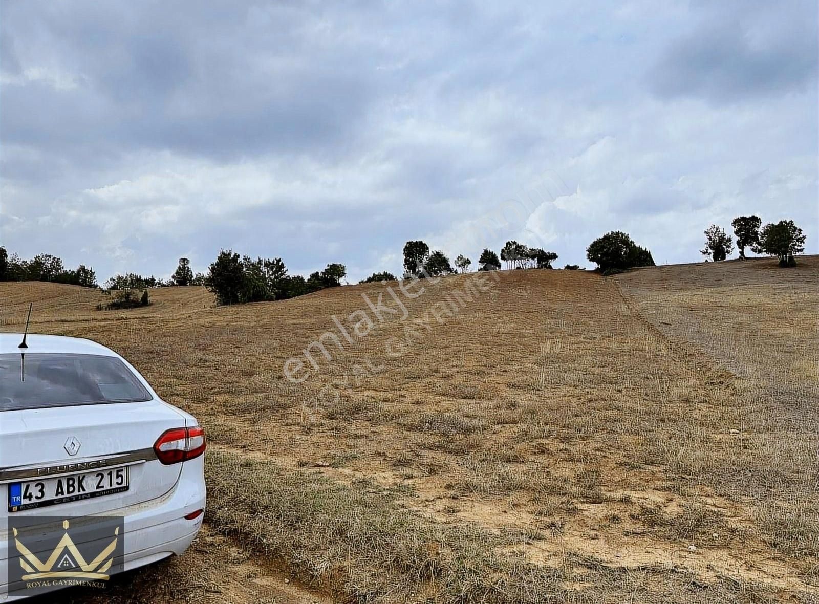 Kütahya Merkez Yenice Köyü Satılık Tarla ROYAL'DEN YENİCEDE YOL KENARI 3240m² TARLA VE TARLALAR