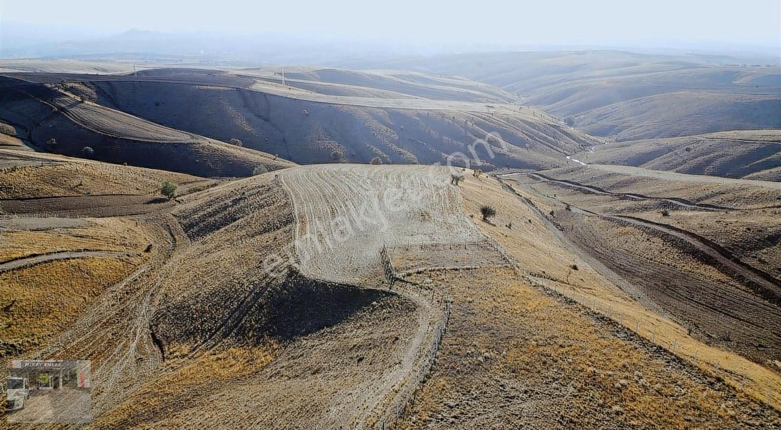 Akyurt Teberik Satılık Tarla TEBERİK TE YOL KENARI MANZARALI 1.600 METRE