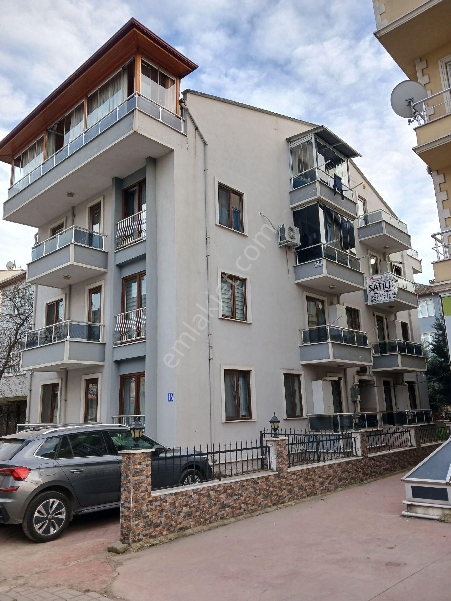 İzmit Yenişehir Satılık Daire Konak Hastanesi Karşı Sokağında