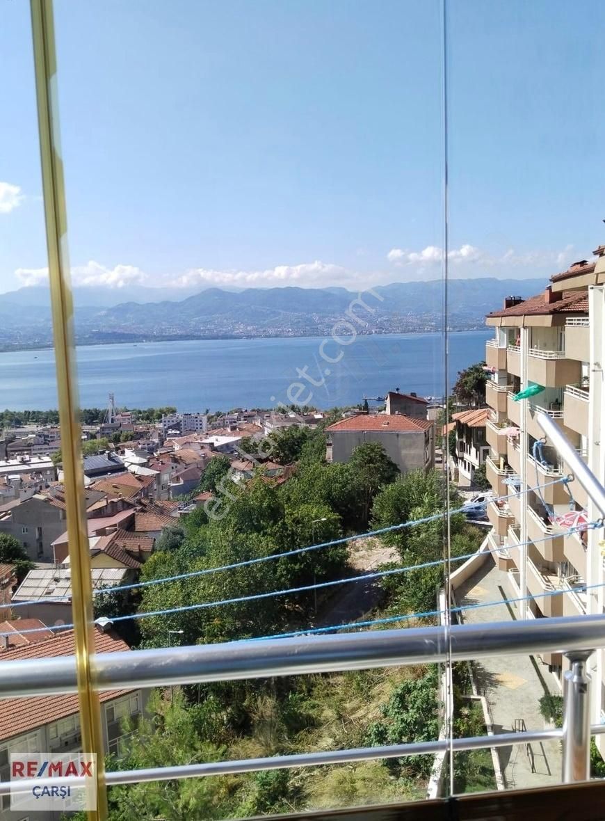 İzmit Akçakoca Satılık Daire Panoramik Deniz Manzaralı 3 + 1- Araç Takası Değerlendirilir