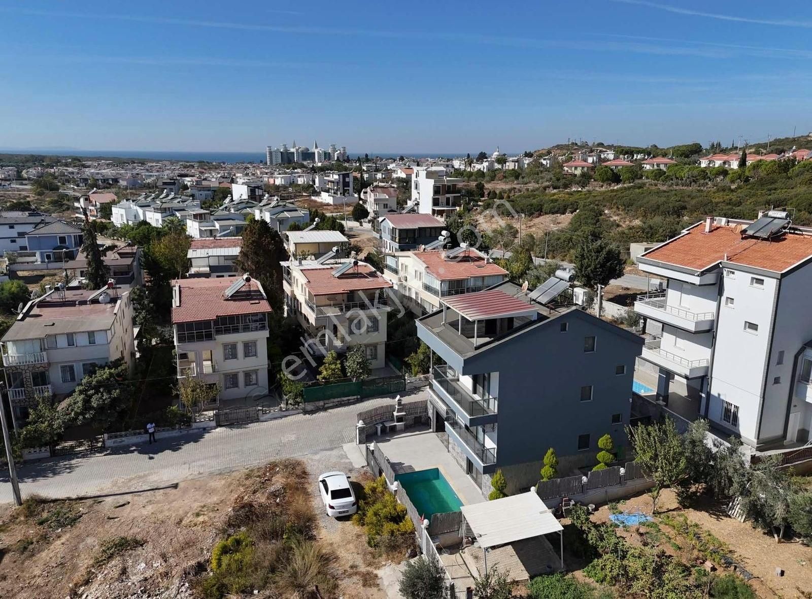 Didim Hisar Satılık Villa Denize 1 km Mesafede 252 m2 Arsa İçi 4+2 Havuzlu Eşyalı Villa