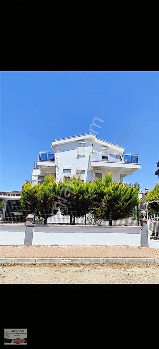 Balıkesir Ayvalık Denize Sıfır Satılık Villa arslan emlaktan denize yürüme mesafesinde villa