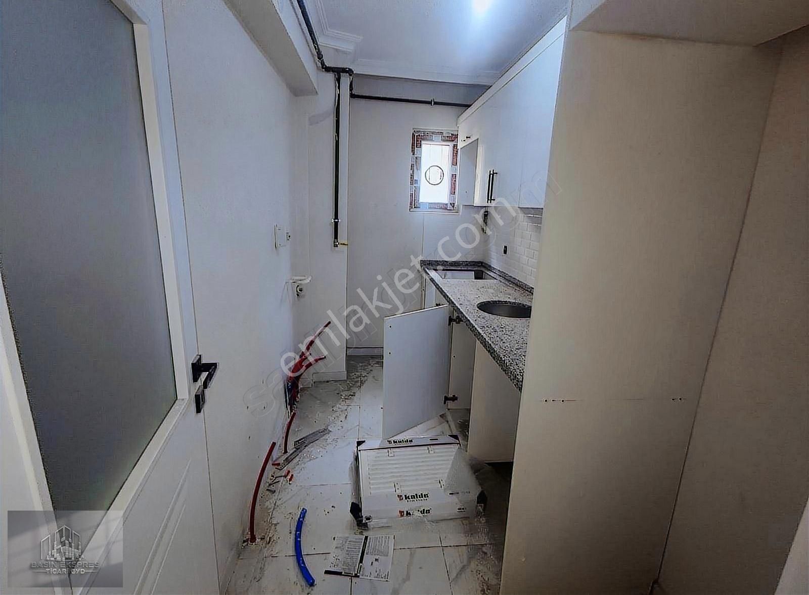 Bağcılar Kirazlı Satılık Daire SULYAPIDAN KİRAZLIDA METROYA YAKIN 0 1+1 BAHÇE KAT DAİRE