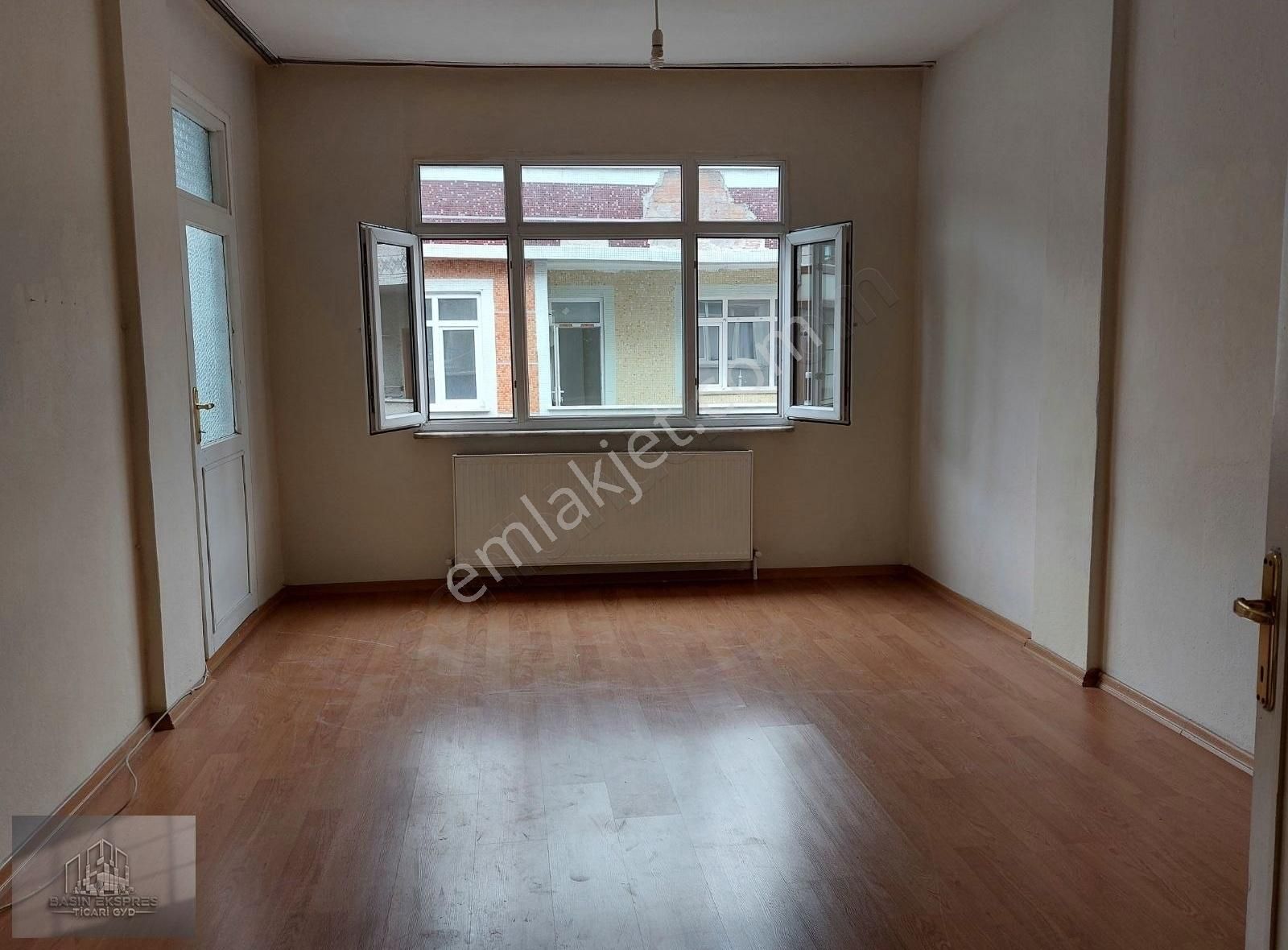 Bağcılar Güneşli Kiralık Daire BAĞCILAR GÜNEŞLİDE MEYDANA YÜRÜME MESAFESİNDE ARA KAT DAİRE