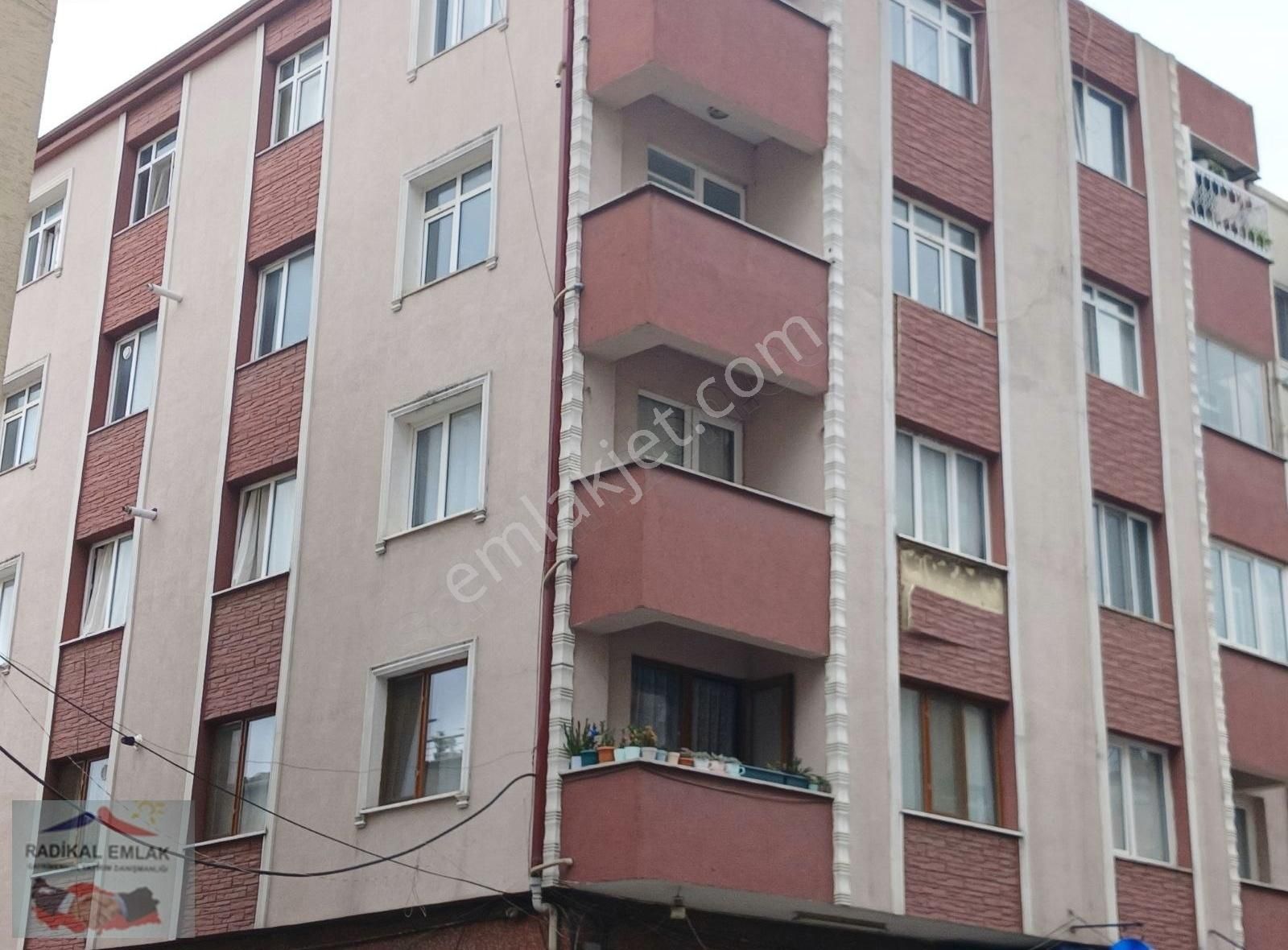 Adapazarı Papuççular Satılık Daire MERKEZDE PAPUÇÇULAR MAH.3+1 ARAKAT KİLERLİ 138M2 SATILIK DAİRE